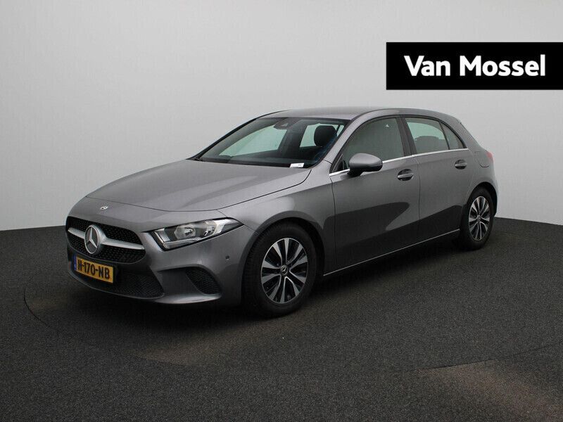Grijs Gebruikt 2020 Mercedes A180 Business Hatchback | € 22.900 (Goede deal) - Afbeelding 1/4