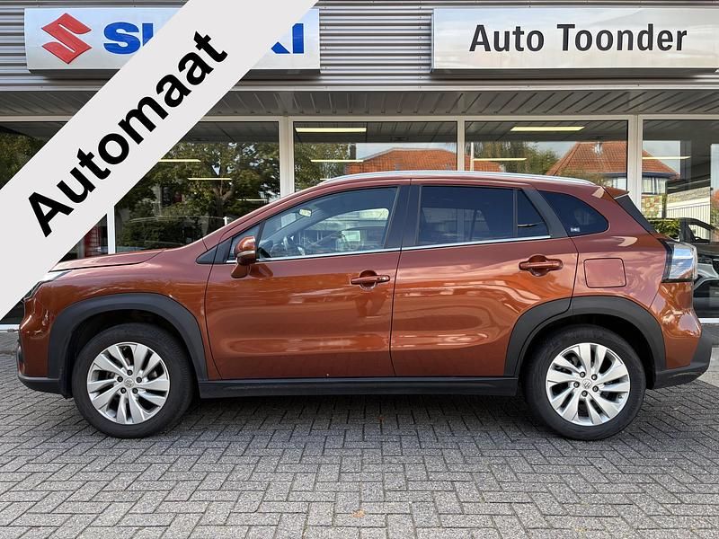 Bruin Gebruikt 2022 Suzuki SX4 S-Cross SUV | € 26.850 (Eerlijke prijs) - Afbeelding 1/1