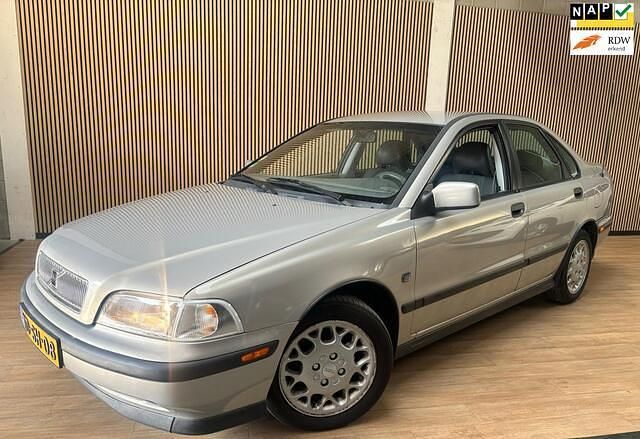 Grijs Gebruikt 1998 Volvo S40 Sedan | € 1.750 (Eerlijke prijs) - Afbeelding 1/4