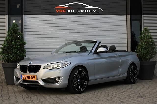 Grijs Gebruikt 2015 BMW 220 Advantage Cabriolet | € 13.950 (Eerlijke prijs) - Afbeelding 1/4