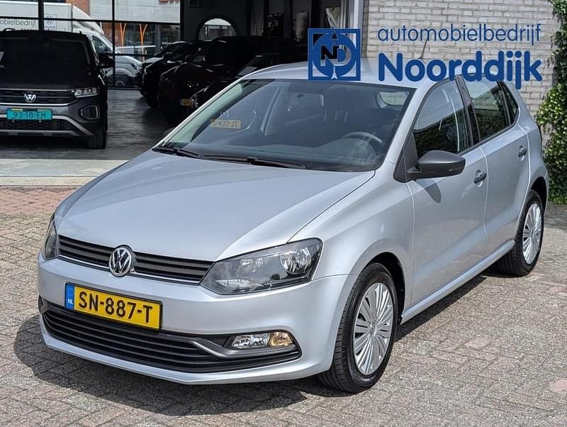 Grijs Gebruikt 2015 VW Polo Trendline Hatchback | € 7.750 (Eerlijke prijs) - Afbeelding 1/4