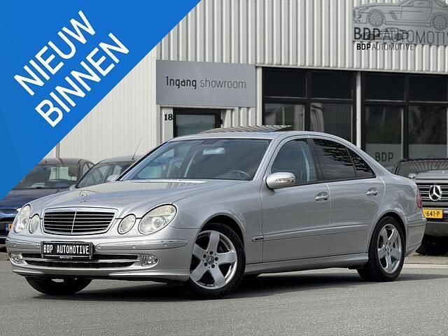 Grijs Gebruikt 2002 Mercedes E240 Avantgarde Sedan | € 6.999 (Eerlijke prijs) - Afbeelding 1/4