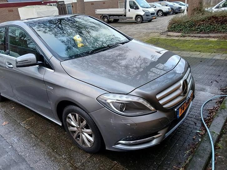 Gebruikt 2012 Mercedes B180 MPV | € 8.900 (Goede deal) - Afbeelding 1/4