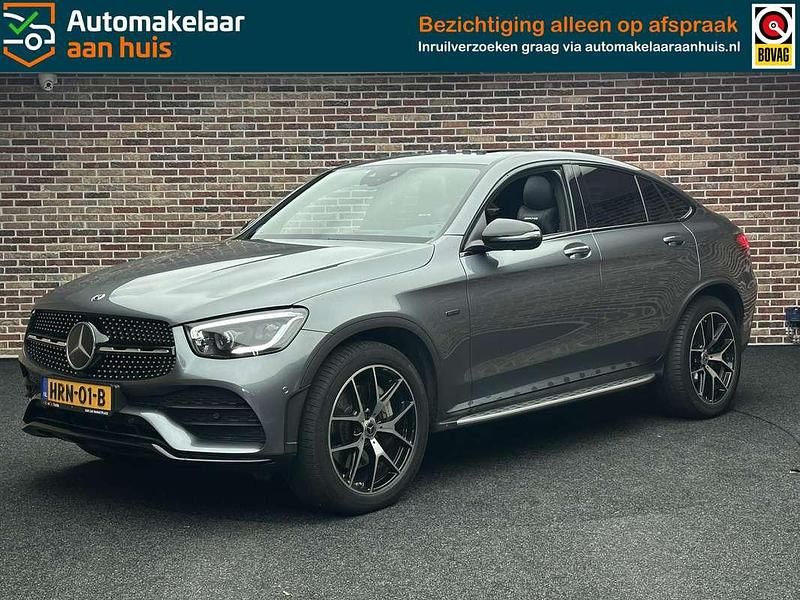 Grijs Gebruikt 2020 Mercedes GLC300e Premium Plus Coupé | € 42.750 (Eerlijke prijs) - Afbeelding 1/4