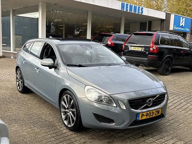 Blauw Gebruikt 2010 Volvo V60 Summum Stationwagen | € 19.250 - Afbeelding 1/4