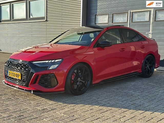 Rood Gebruikt 2022 Audi RS3 S-Line Sedan | € 63.999 (Iets duurder) - Afbeelding 1/4