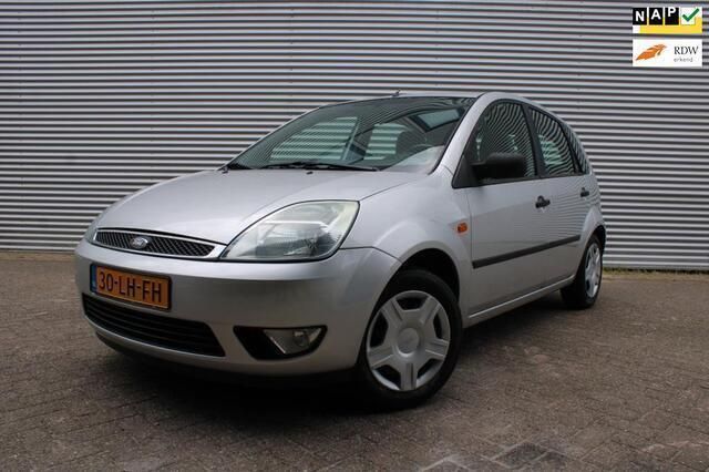 Grijs Gebruikt 2003 Ford Fiesta Ghia Hatchback | € 2.250 (Eerlijke prijs) - Afbeelding 1/4