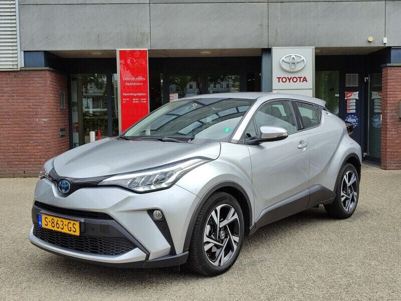 Grijs Gebruikt 2023 Toyota C-HR SUV | € 25.999 (Goede deal) - Afbeelding 1/4