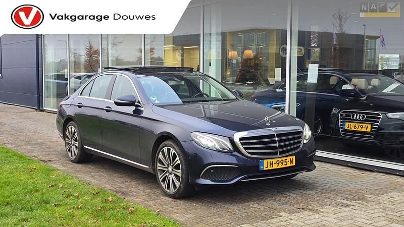 Blauw Gebruikt 2016 Mercedes E200 Ambition Sedan | € 23.950 (Eerlijke prijs) - Afbeelding 1/4