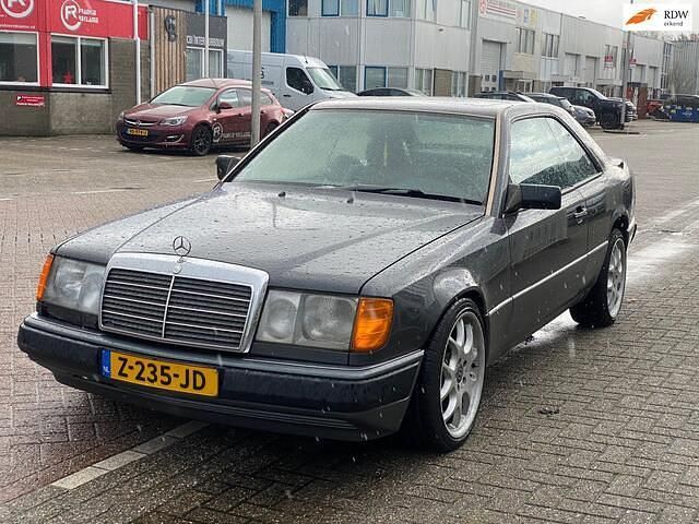 Zwart Gebruikt 1990 Mercedes E300 Coupé | € 5.450 - Afbeelding 1/4