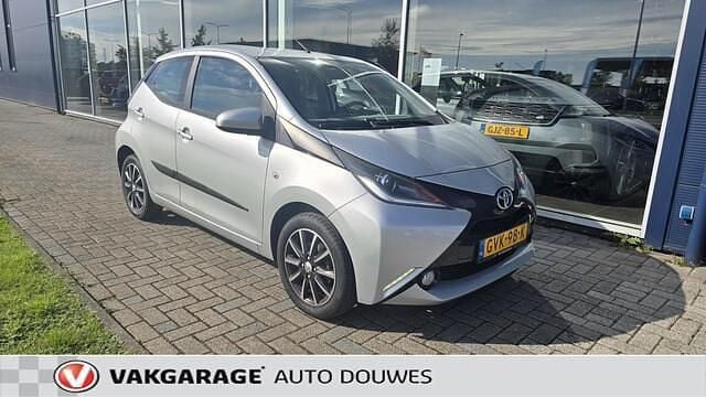 Grijs Gebruikt 2014 Toyota Aygo X-clusiv Hatchback | € 10.950 (Eerlijke prijs) - Afbeelding 1/4