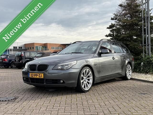 Grijs Gebruikt 2004 BMW 525 Basis Stationwagen | € 2.499 (Goede deal) - Afbeelding 1/4