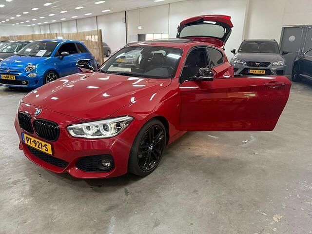 Occasion BMW 118 Executive 136 PK (100 kW) 2017 Rood Hatchback