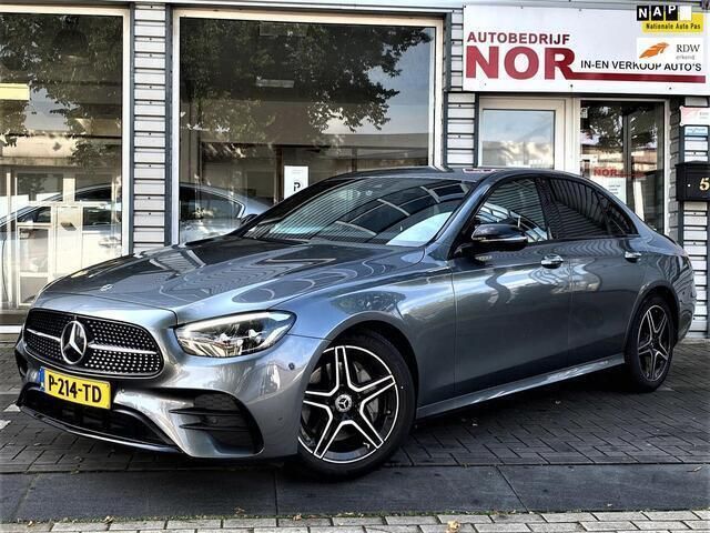 Grijs Gebruikt 2022 Mercedes E200 Business Sedan | € 49.900 - Afbeelding 1/4