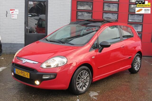Rood Occasion 2011 Fiat Punto Evo Dynamic Hatchback | € 3.350 (Eerlijke prijs) - Afbeelding 1/4