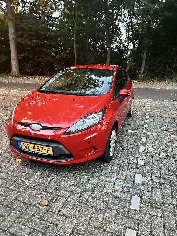 Rood Gebruikt 2009 Ford Fiesta Limited Hatchback | € 3.500 (Eerlijke prijs) - Afbeelding 1/4