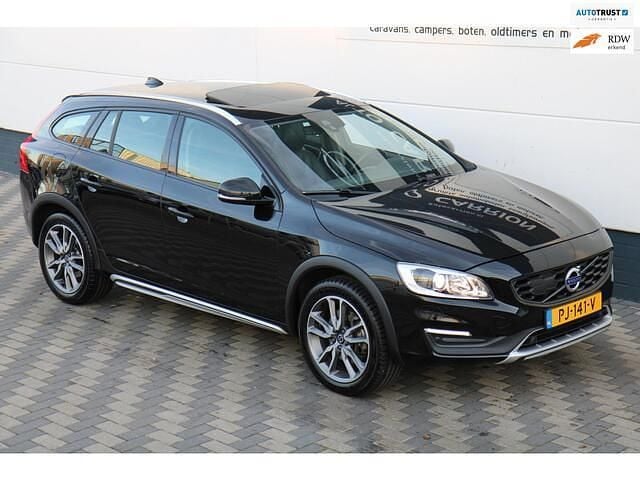 Occasion Volvo V60 CC 245 PK (180 kW) 2017 Zwart (metallic) Stationwagen