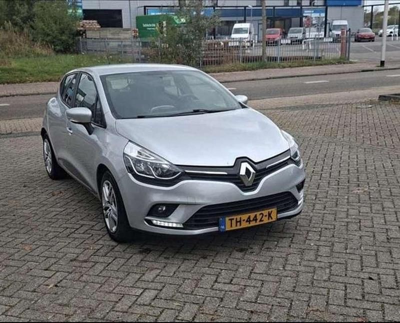 Grijs Occasion 2018 Renault Clio IV Zen Hatchback | € 6.750 (Super prijs) - Afbeelding 1/4