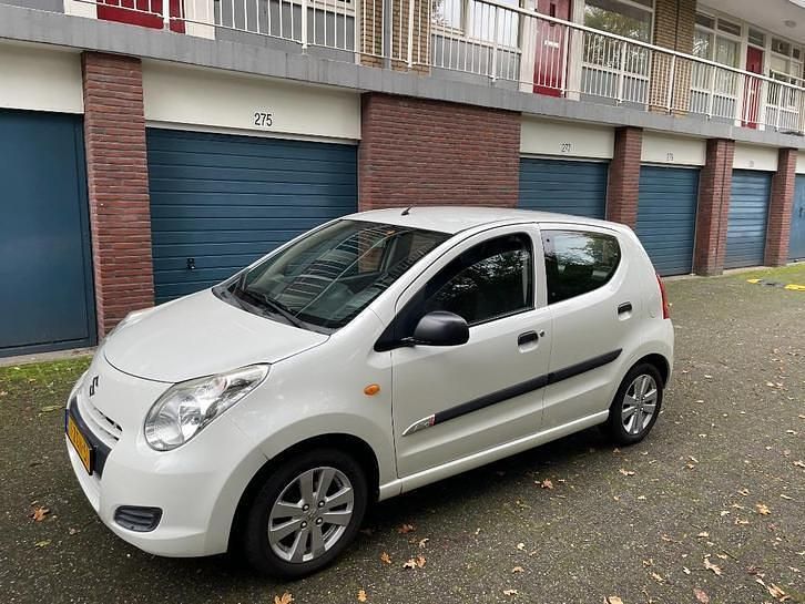 Gebruikt 2015 Suzuki Alto Hatchback | € 3.950 (Eerlijke prijs) - Afbeelding 1/4