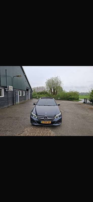 Grijs Gebruikt 2015 Mercedes E200 Stationwagen | € 12.500 (Eerlijke prijs) - Afbeelding 1/4