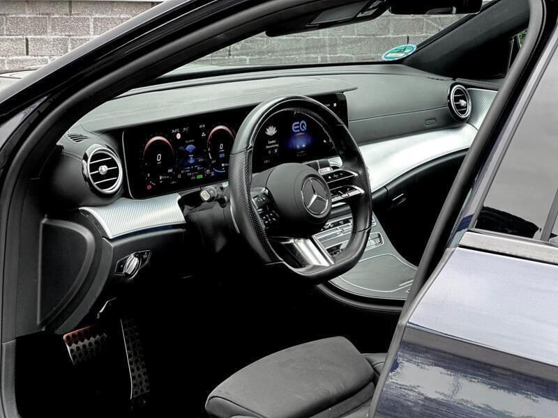 Occasion Mercedes E300 AMG line 211 PK (155 kW) 2021 Blauw Stationwagen