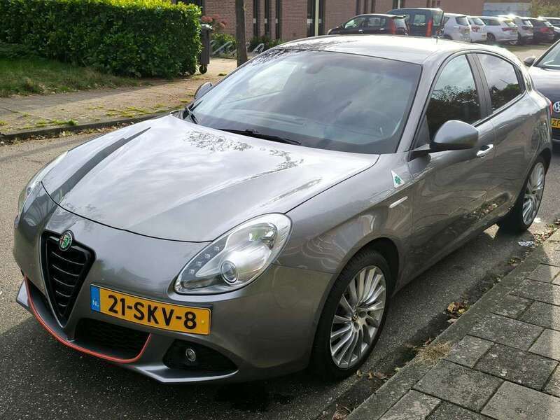 Grijs Gebruikt 2011 Alfa Romeo Giulietta Distinctive Hatchback | € 5.500 (Goede deal) - Afbeelding 1/4