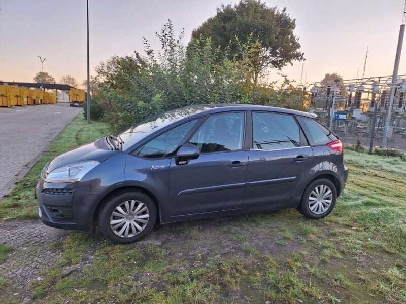 Paars Gebruikt 2010 Citroën C4 Picasso Tendance MPV | € 3.250 (Eerlijke prijs) - Afbeelding 1/4