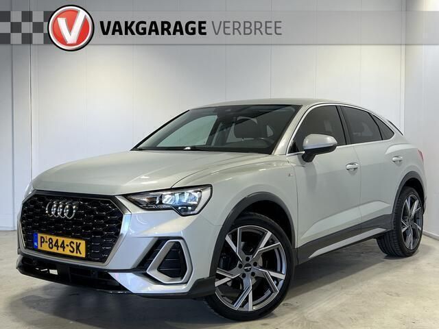 Grijs, metallic lak Gebruikt 2020 Audi Q3 Sportback Basis SUV | € 29.840 (Iets duurder) - Afbeelding 1/4