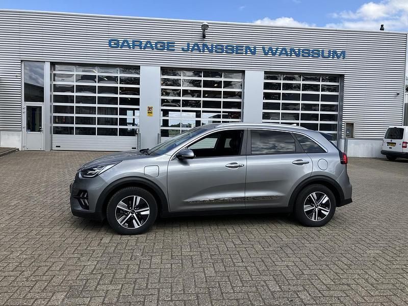 Grijs Gebruikt 2020 Kia Niro Plus SUV | € 22.950 (Eerlijke prijs) - Afbeelding 1/4