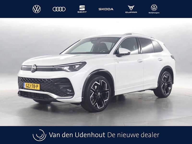 Wit Gebruikt 2025 VW Tiguan R-line Edition SUV | € 53.990 (Duur) - Afbeelding 1/4
