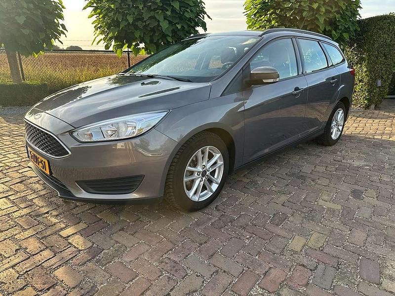 Bruin Gebruikt 2015 Ford Focus Trend Stationwagen | € 6.725 (Eerlijke prijs) - Afbeelding 1/4