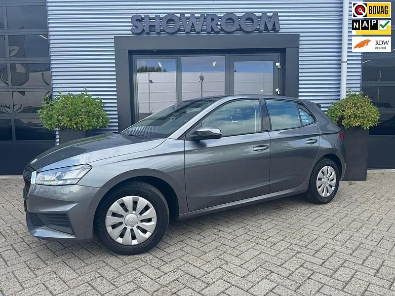 Grijs Occasion 2023 Skoda Fabia Ambition Hatchback | € 16.695 (Eerlijke prijs) - Afbeelding 1/4