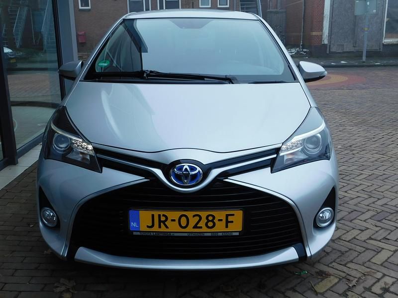 Occasion Toyota Yaris Hybrid 75 PK (55 kW) 2015 Grijs Hatchback