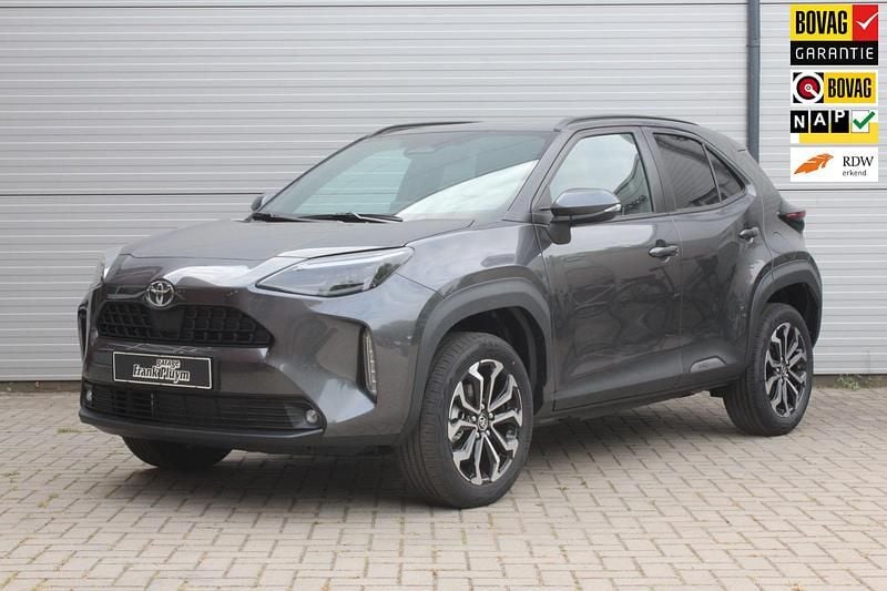 Nieuw Toyota Yaris Cross 92 PK (67 kW) 2025 Grijs SUV