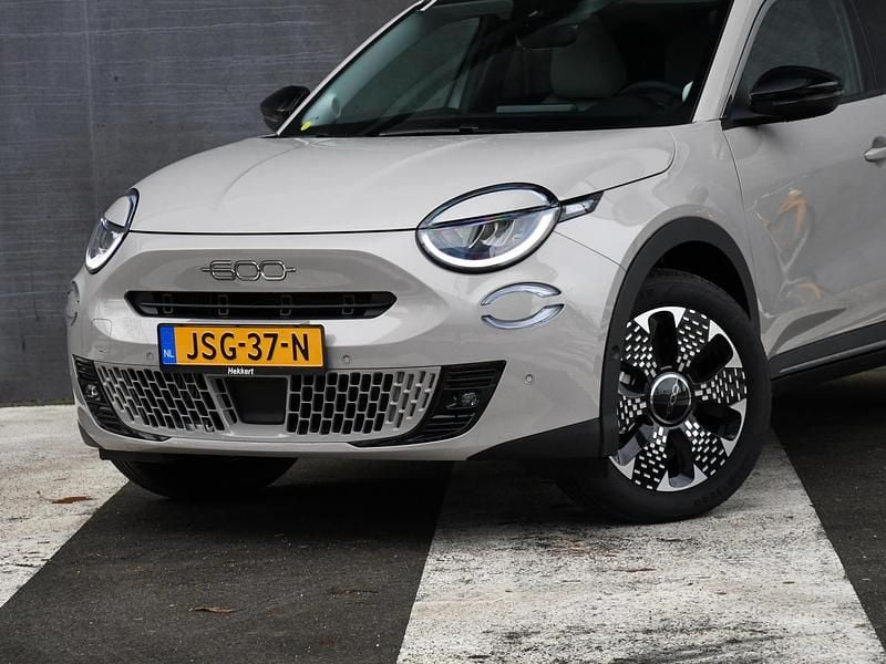 Nieuw Fiat 600 La Prima 145 PK (106 kW) 2025 Grijs SUV