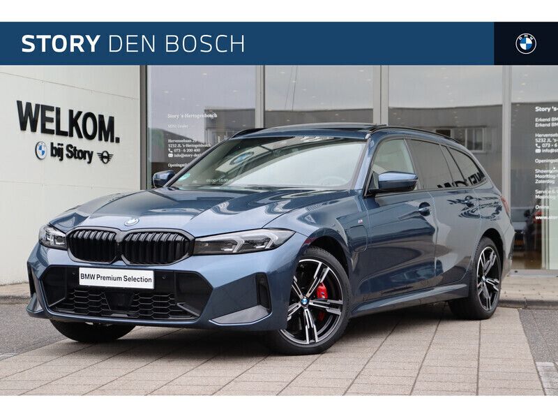 Blauw Gebruikt 2024 BMW 330e Comfort Edition Stationwagen | € 58.950 (Duur) - Afbeelding 1/4
