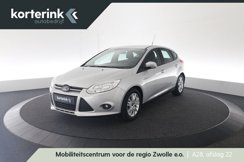 Grijs, metallic lak Gebruikt 2012 Ford Focus Trend Hatchback | € 7.950 (Eerlijke prijs) - Afbeelding 1/4