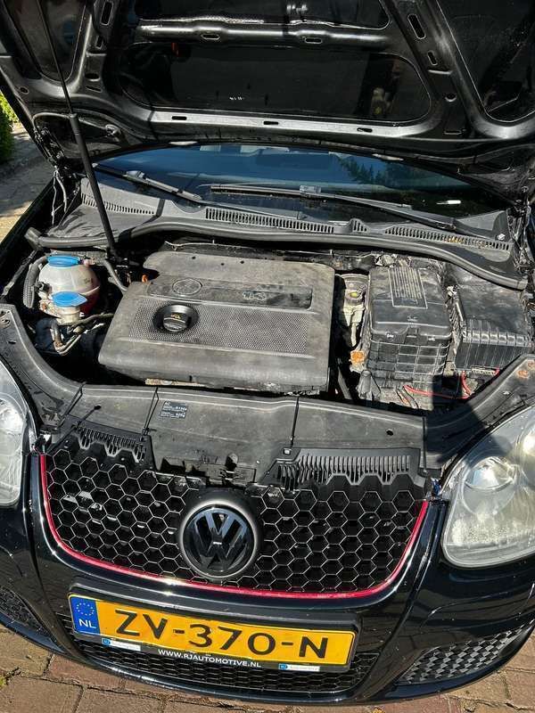 Zwart Gebruikt 2004 VW Golf IV Trendline Hatchback | € 2.200 (Eerlijke prijs) - Afbeelding 1/4