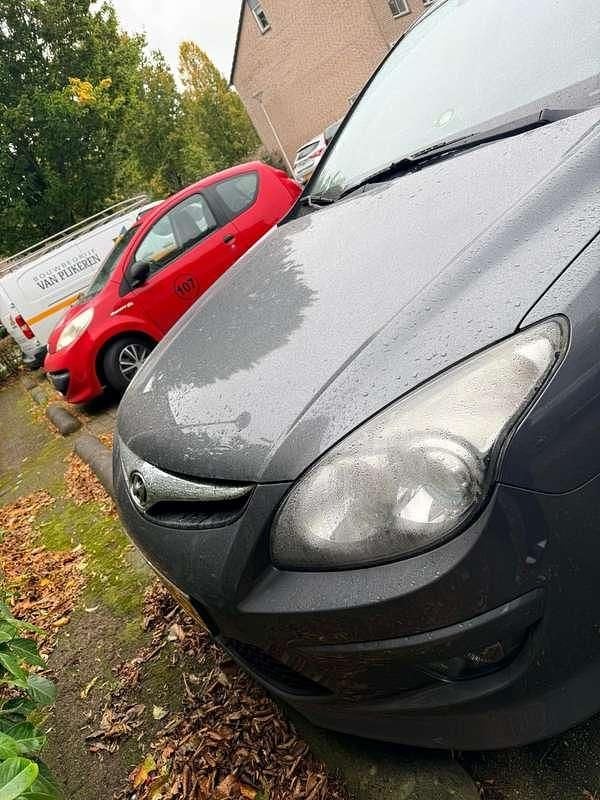Grijs Occasion 2012 Hyundai i30 Stationwagen | € 5.000 (Goede deal) - Afbeelding 1/4