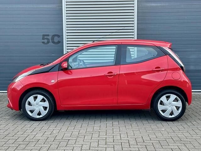 Occasion Toyota Aygo X-cite 69 PK (50 kW) 2017 Rood Hatchback
