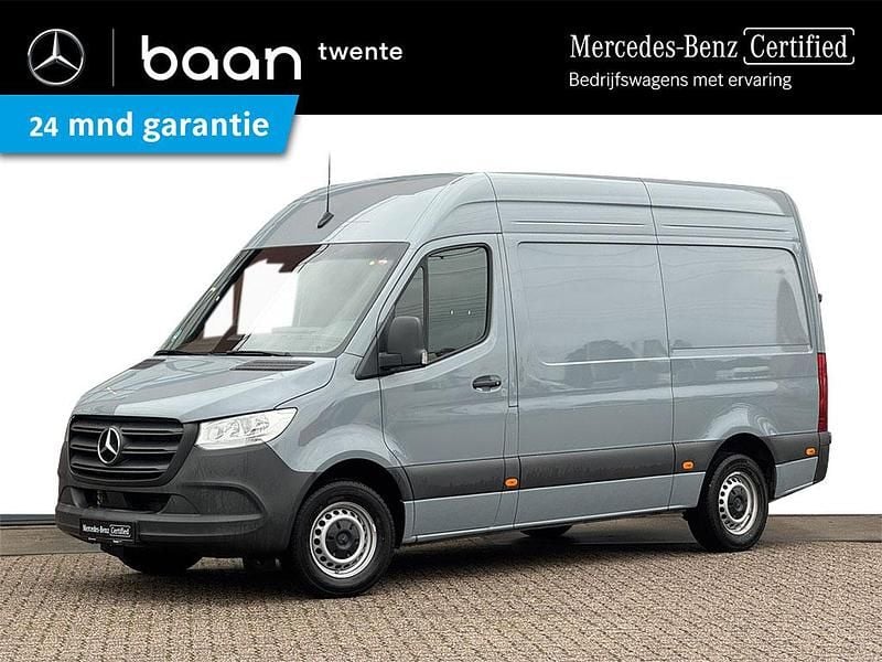 Grijs Gebruikt 2024 Mercedes Sprinter Van | € 46.950 - Afbeelding 1/4
