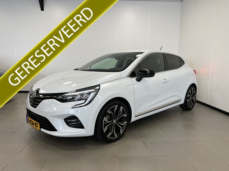 Wit Gebruikt 2023 Renault Clio V Intens Hatchback | € 18.545 (Eerlijke prijs) - Afbeelding 1/4