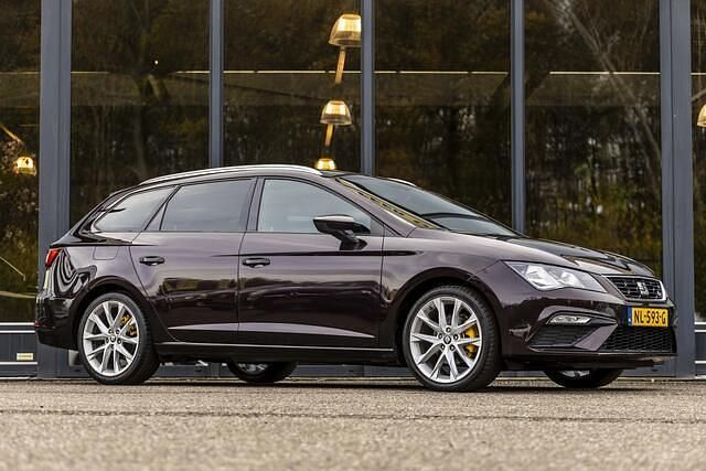 Paars Gebruikt 2017 Seat Leon ST FR Stationwagen | € 13.950 (Eerlijke prijs) - Afbeelding 1/4