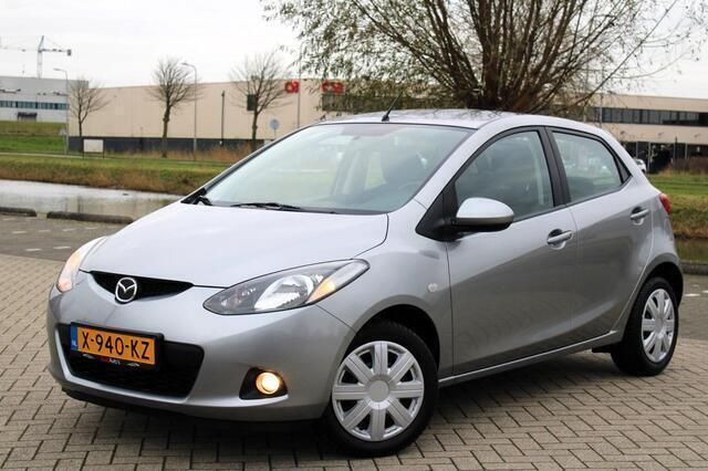Grijs Gebruikt 2010 Mazda 2 Hatchback | € 5.499 (Eerlijke prijs) - Afbeelding 1/4