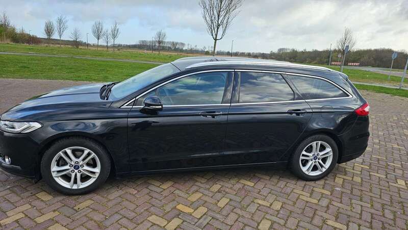 Zwart Gebruikt 2016 Ford Mondeo Stationwagen | € 11.500 (Iets duurder) - Afbeelding 1/4