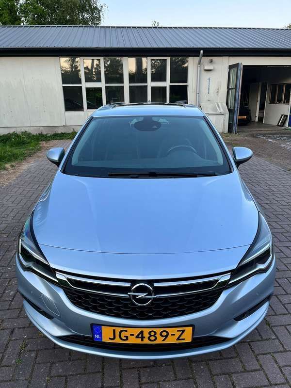 Grijs Gebruikt 2016 Opel Astra Innovation Hatchback | € 12.950 (Goede deal) - Afbeelding 1/4