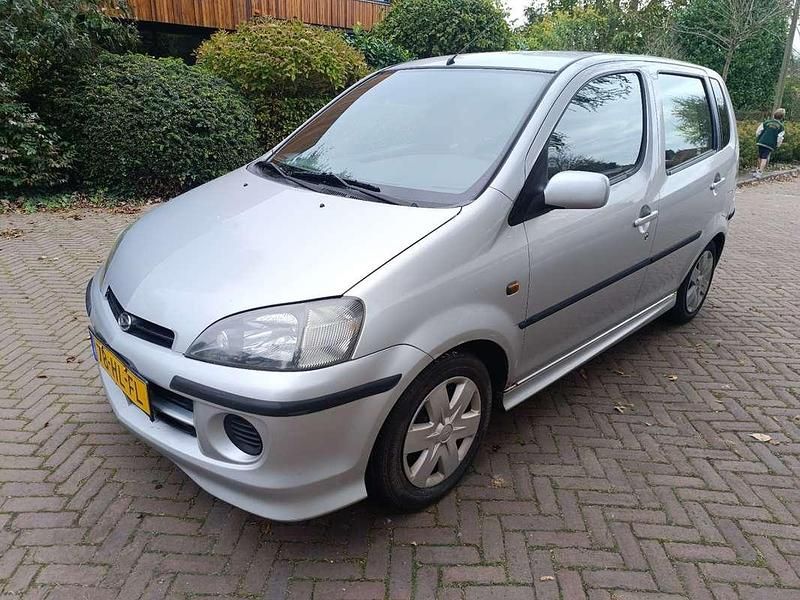 Zilver Gebruikt 2001 Daihatsu YRV MPV | € 2.250 - Afbeelding 1/4