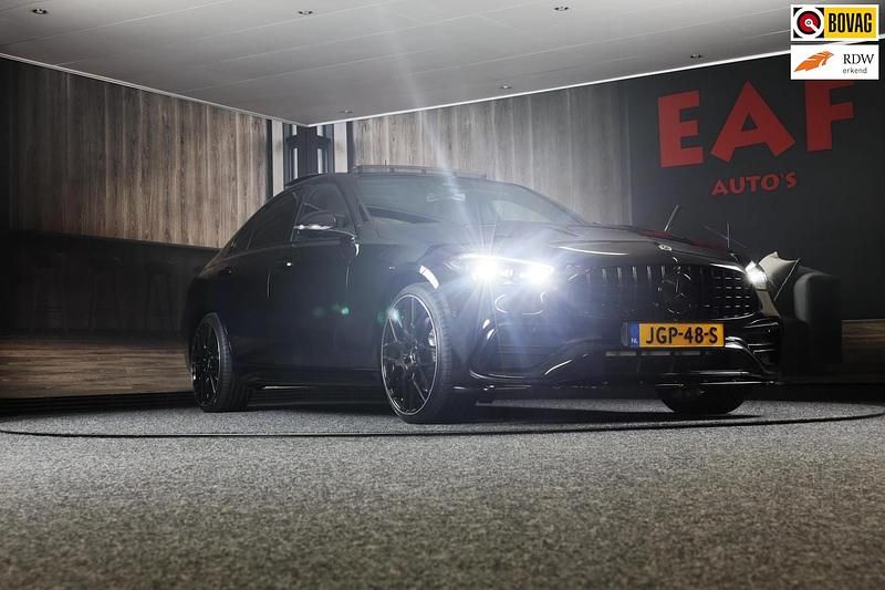 Zwart Occasion 2024 Mercedes C300e AMG Sedan | € 63.950 - Afbeelding 1/3