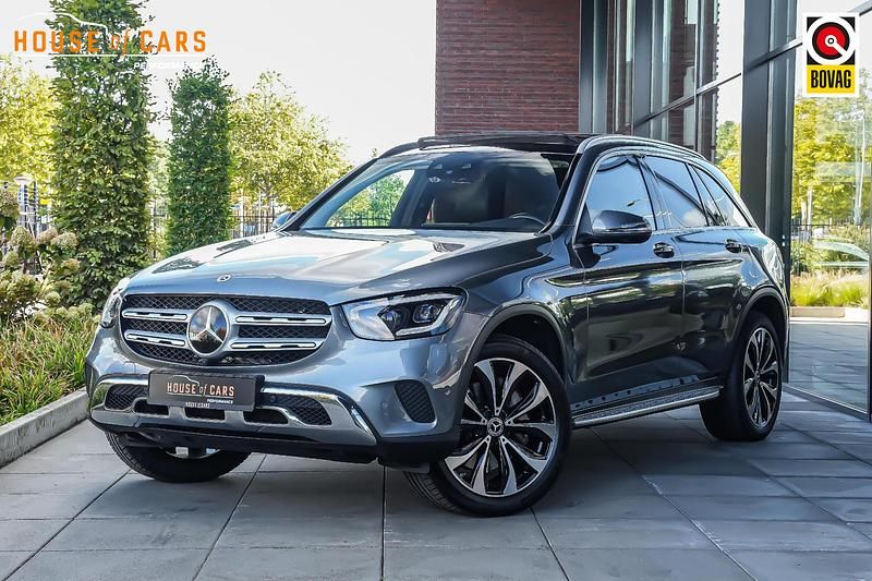Grijs Gebruikt 2020 Mercedes GLC300e Business SUV | € 44.290 (Duur) - Afbeelding 1/4