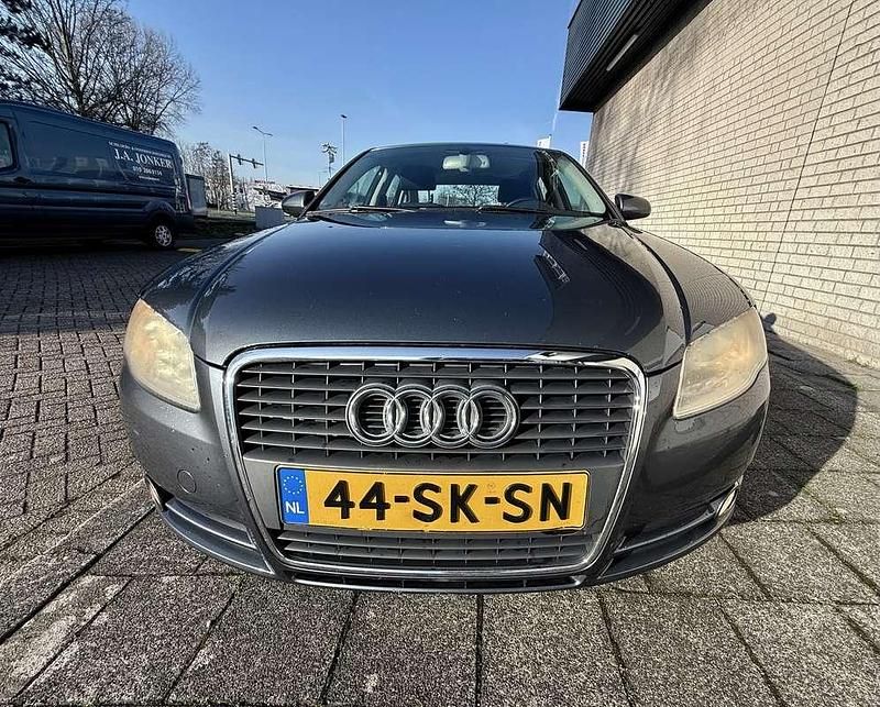 Occasion 2006 Audi A4 Sedan | € 1.755 (Super prijs) - Afbeelding 1/4